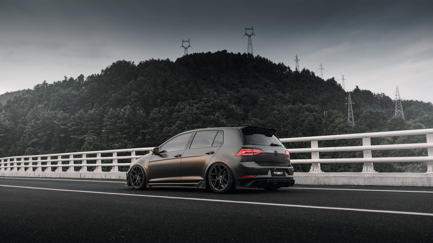 ROBOT - VOLKSWAGEN GOLF GTI / GOLF R (MK7 / MK7.5) CARBON FIBRE SIDE SKIRTS