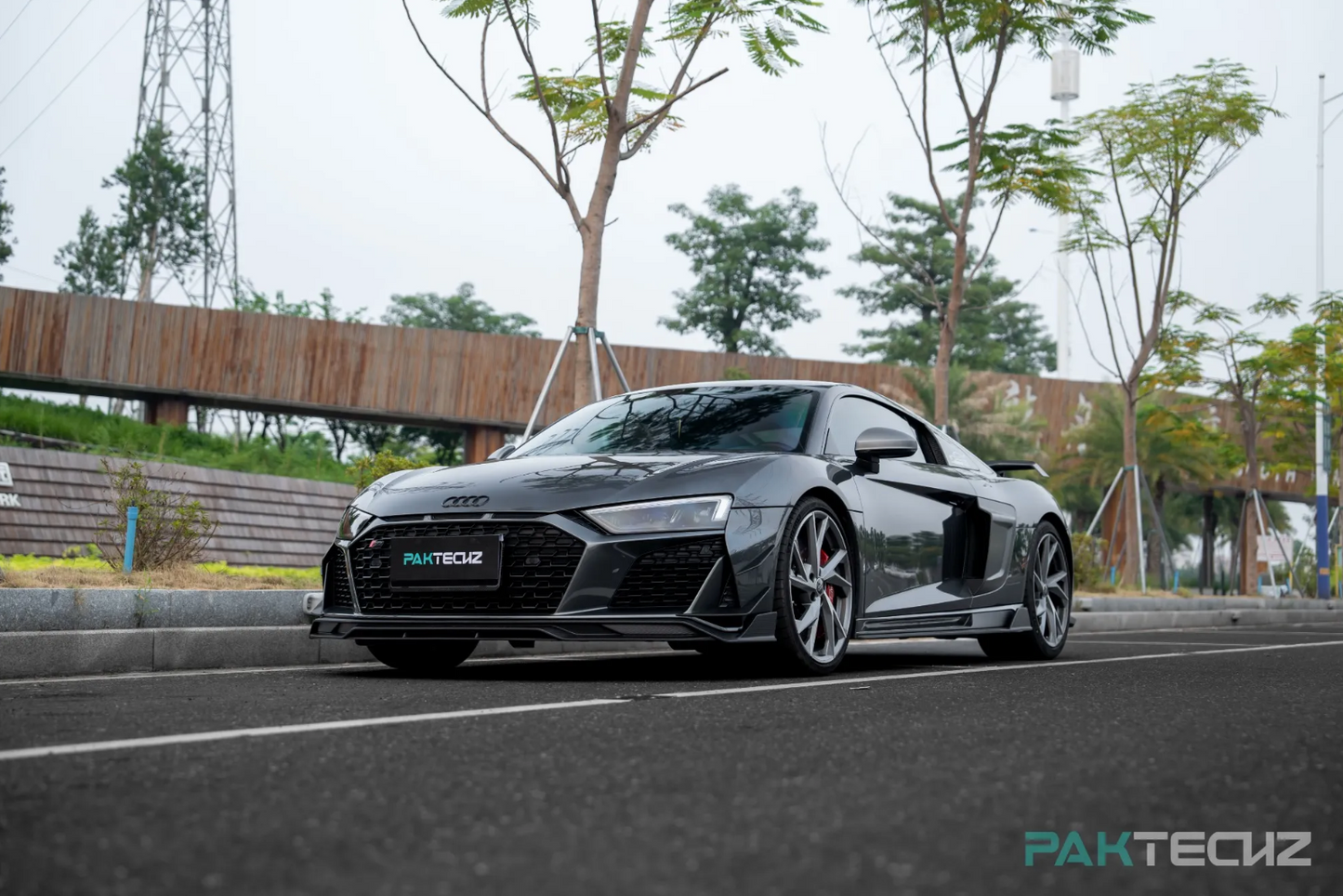 PAKTECHZ - AUDI R8 DRY CARBON FIBRE FRONT LIP