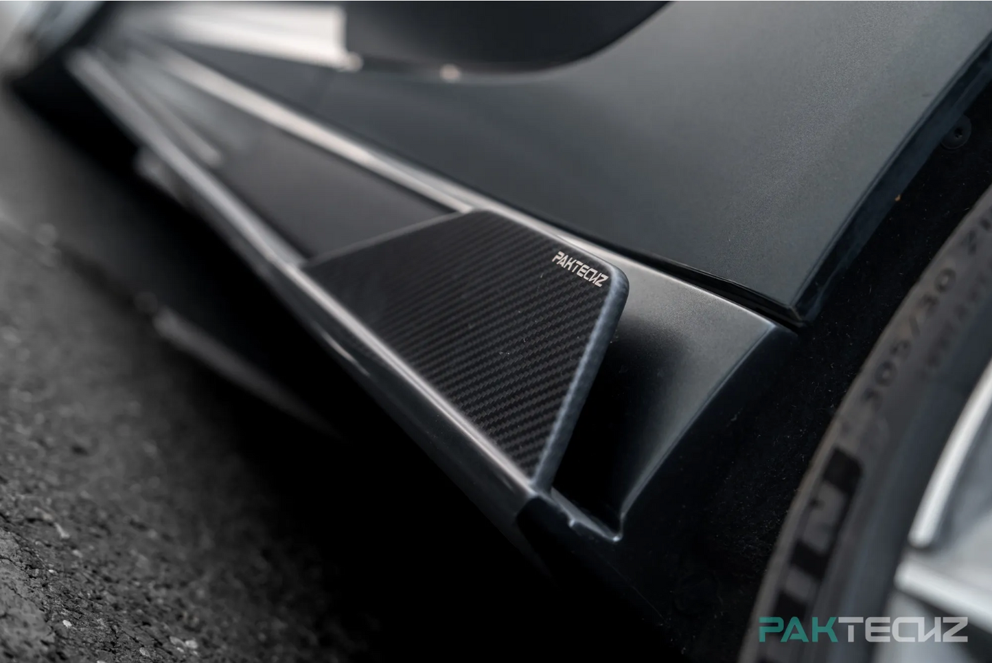 PAKTECHZ - AUDI R8 DRY CARBON FIBRE SIDE SKIRTS