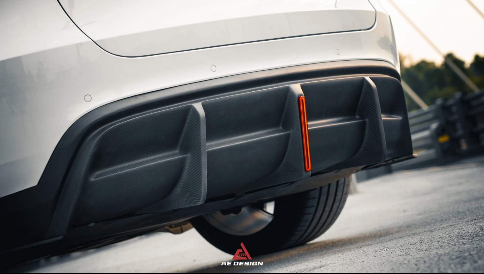 AERO DESIGN - TESLA MODEL Y CARBON FIBRE REAR DIFFUSER WITH TAIL LIGHT ...